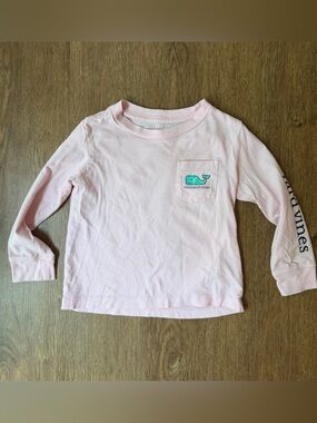 Girls Vineyard Vines Long-Sleeve Pocket tee. Camouflage whale. Size: 2T